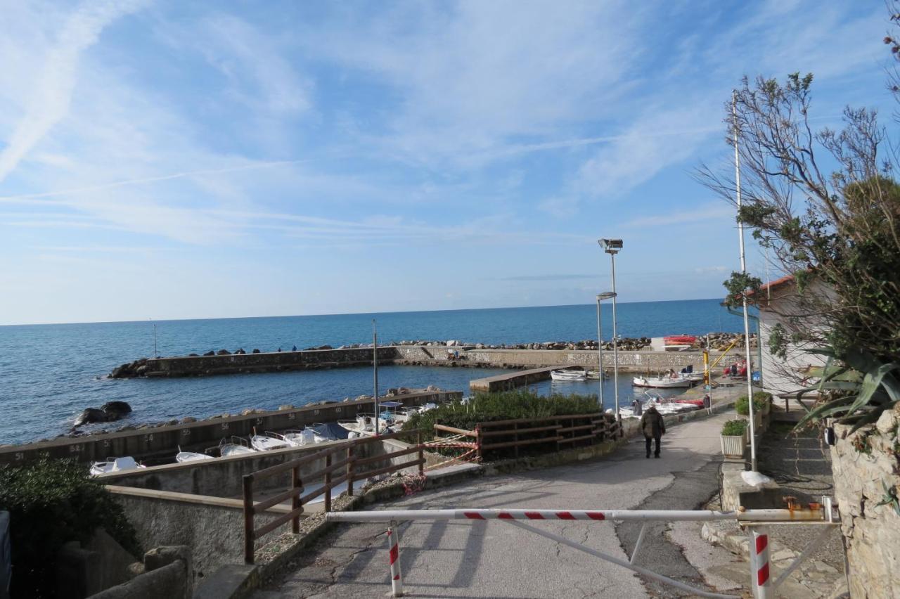 Bellavista Beachfront Apartments Quercianella Εξωτερικό φωτογραφία