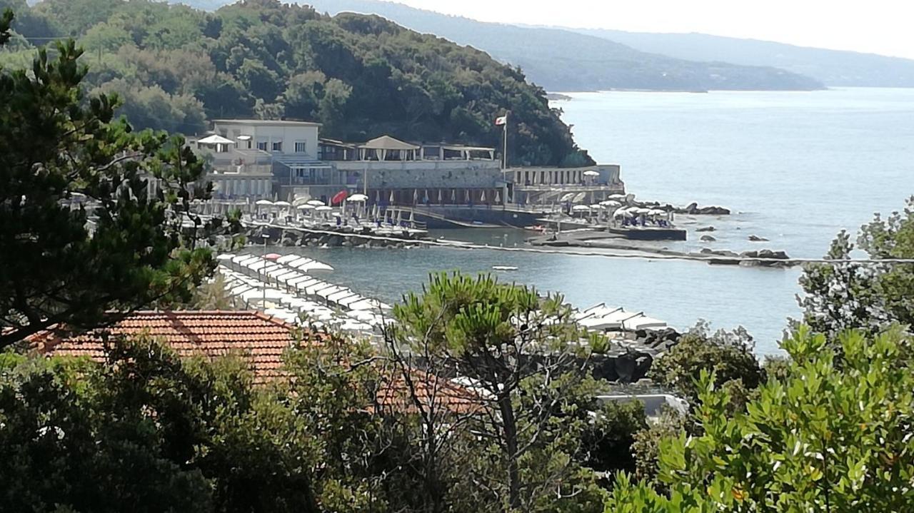 Bellavista Beachfront Apartments Quercianella Εξωτερικό φωτογραφία